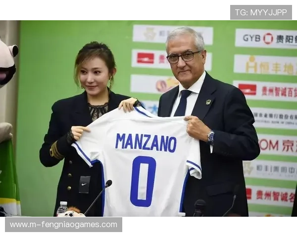 多伦多FC主帅参与慈善活动 球迷热情竞标签名球衣